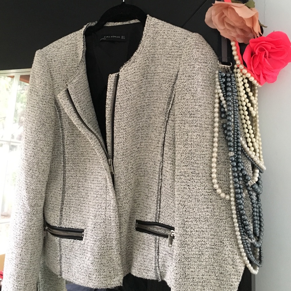 🎉FINAL PRICE!🎉 Zara Black/White Blazer